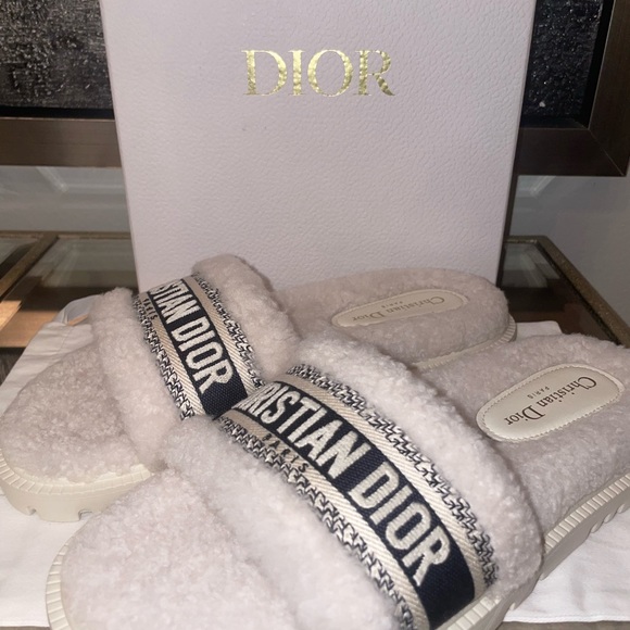Christian Dior Dway White Shearling Fur Logo Chunky Slide Flat Sandal - Picture 2 of 11